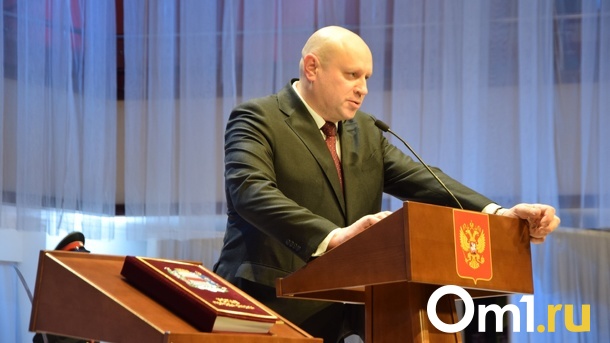 В мэрии Омска прокомментировали отсутствие масок на инаугурации Шелеста
