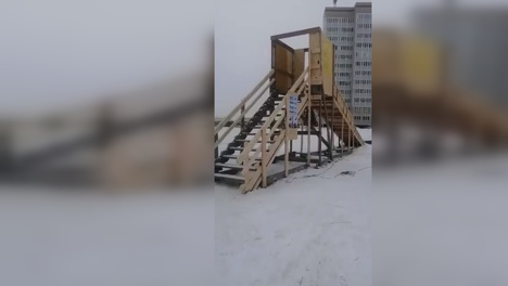 В Омске сносят горку в Амуре, из-за которой разгорелся целый скандал