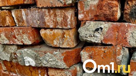 В Омске введён режим повышенной готовности из-за угрозы обрушения дома в посёлке Биофабрика