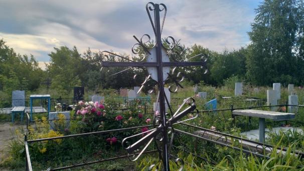 Вандалы в Болотнинском районе: жители в шоке от состояния кладбища