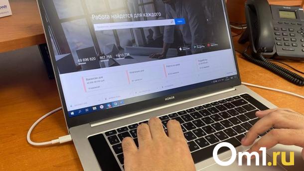 Стало известно, на какие специальности омичи меняют свою работу