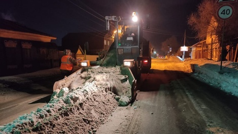 Из Омска вывезли больше полумиллиона кубометров снега