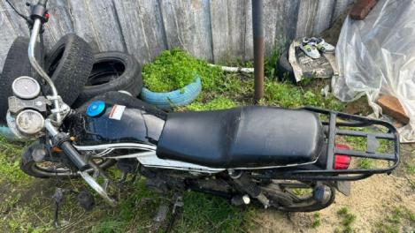 В Омской области пьяный подросток на мопеде получил переломы рук и рёбер