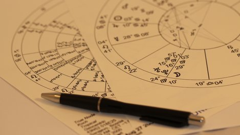 Риелтора-астролога с высокой зарплатой ищут в Новосибирске