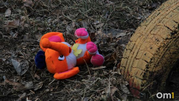 Омская полиция ищет 7-летнюю девочку в синих сапожках