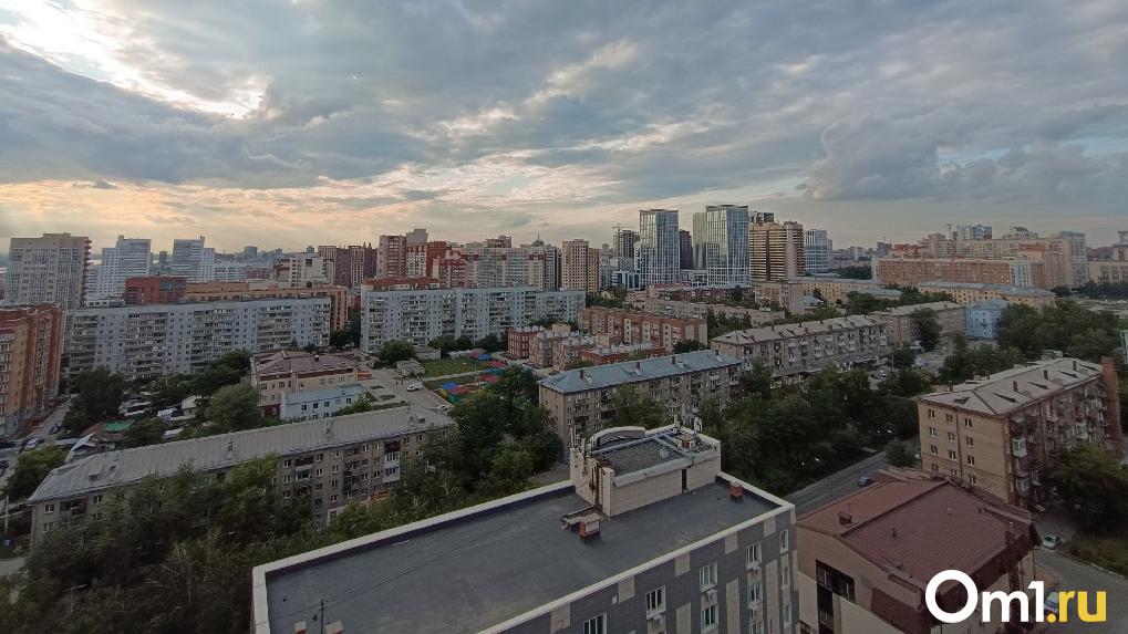 Жители многоэтажки в центре Новосибирска узнали, что проезд к их дому продан