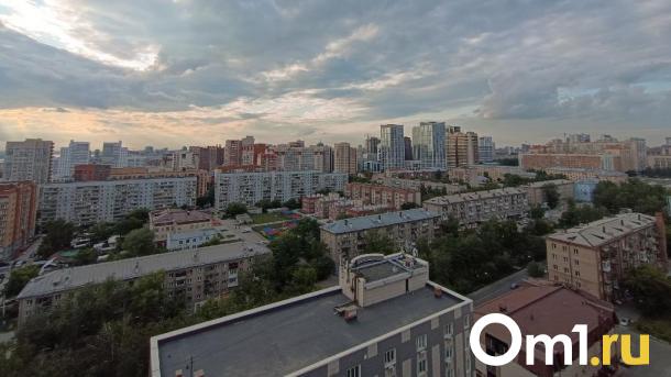 Жители многоэтажки в центре Новосибирска узнали, что проезд к их дому продан