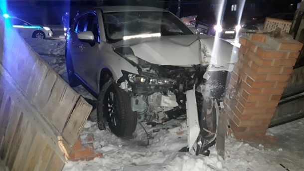 Ещё один омич потерял сознание за рулём и устроил аварию