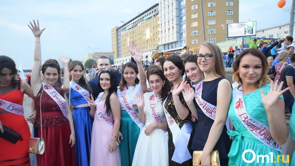 Стала известна дата проведения школьных выпускных в Новосибирске и Омске
