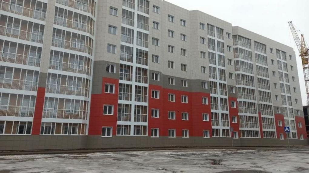 На омском Левобережье сдали в эксплуатацию дом со 160 однокомнатными квартирами