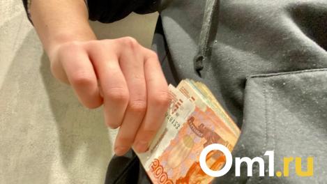 Названы самые опасные остановки в Омске, где орудуют карманники