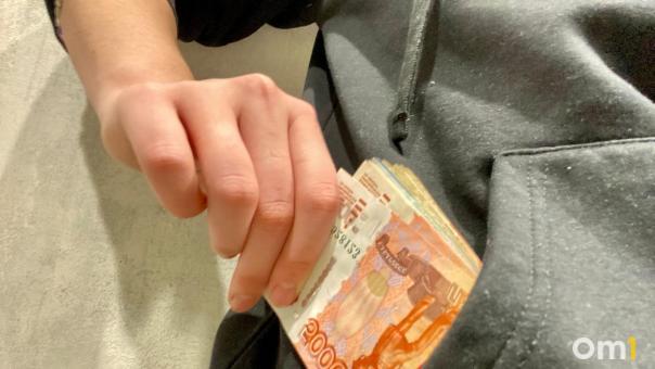 Названы самые опасные остановки в Омске, где орудуют карманники