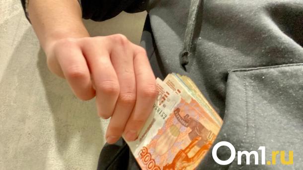 Названы самые опасные остановки в Омске, где орудуют карманники
