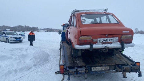 Омский дедушка пустил внука порулить и остался без денег