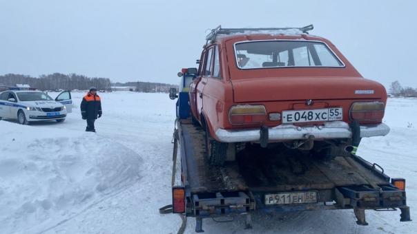 Омский дедушка пустил внука порулить и остался без денег