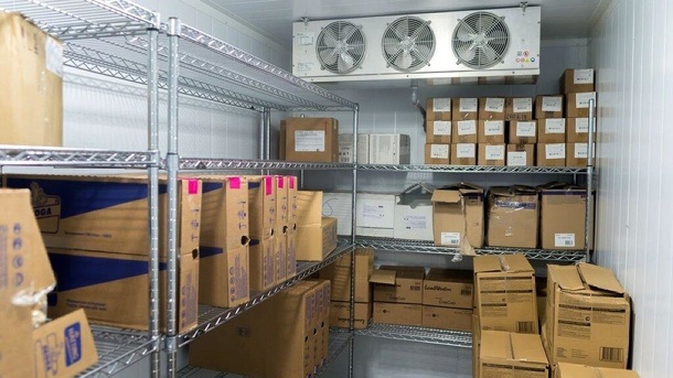 Новосибирского школьника заперли в холодильнике магазина за жалобы на просрочку