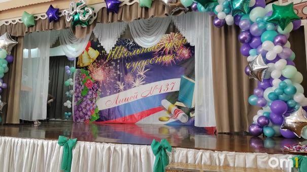 В 2024 году омские школы с медалью окончили почти тысяча человек