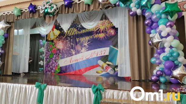 В 2024 году омские школы с медалью окончили почти тысяча человек