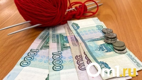 В этом году омских пенсионеров могут освободить от части налогов и оплаты за обслуживание карты «МИР»