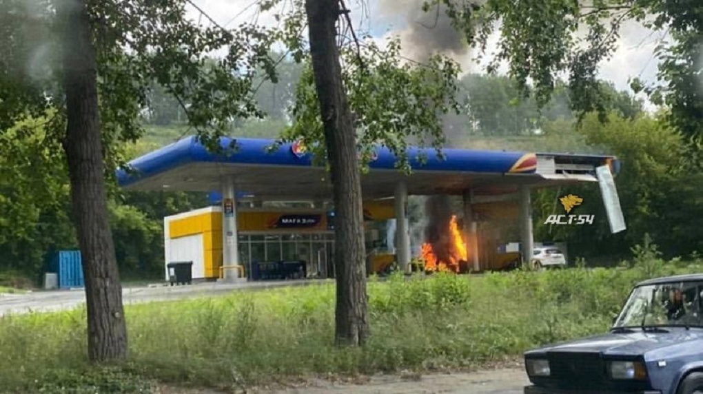 Пожар на новосибирской автозаправке: видео появилось в соцсетях