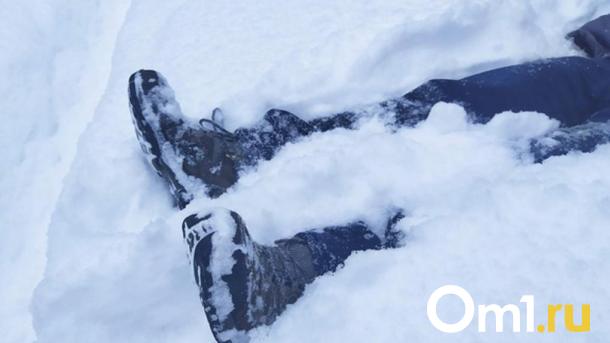 В Омске на теплотрассе между труб обнаружили тело мужчины