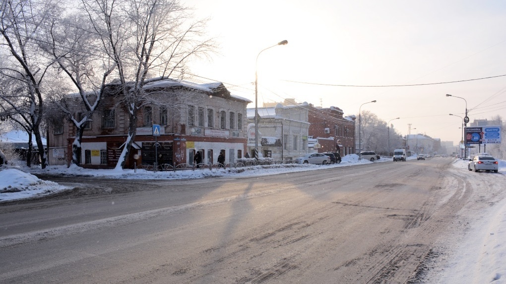 Поврежденный в центре Омска водопровод отремонтировали