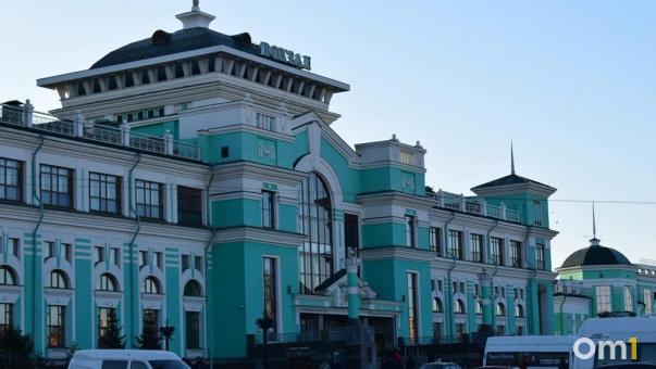 Впервые за пять лет: в Омске остановился поезд по маршруту Пхеньян — Москва