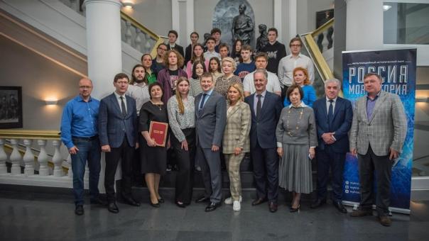 «Россия — миру»: новый спецпроект «АиФ» рассказывает о развитии науки