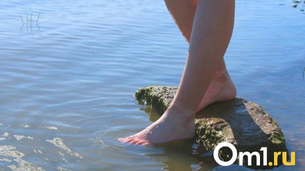 «Зуд купальщика»: омичи пожаловались на сыпь после купания в знаменитом озере