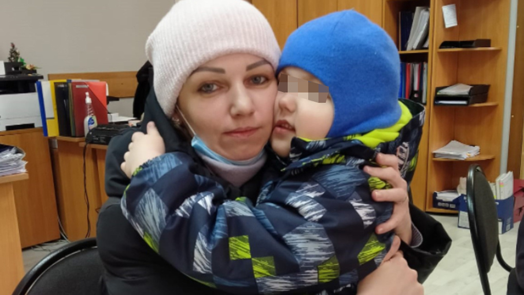 «Лягу под поезд вместе с сыном!»: почему у жительницы Новосибирска забрали 5-летнего ребёнка
