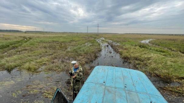 Под Омском между тонущей Ульяновкой и золоотвалом ТЭЦ-5 роют канал
