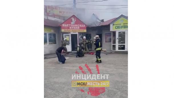 В Омске полыхает кафе вьетнамской кухни