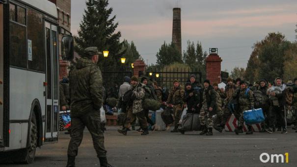 Мобилизованные омичи начали получать первую зарплату