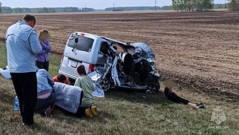 Уголовное дело возбудили по факту аварии, в которой пострадали беременная омичка и дети