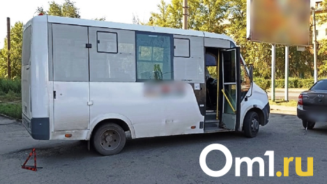 Омич от скуки угнал маршрутку и попал на ней в аварию