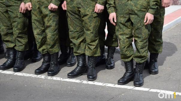 В Омске военнослужащий в пьяной ссоре ударил жену ножом в грудь