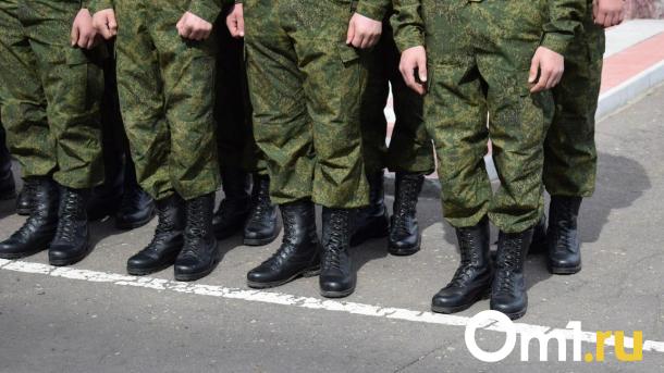 В Омске военнослужащий в пьяной ссоре ударил жену ножом в грудь