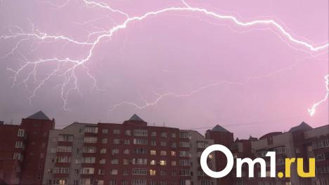 В Омск пришла первая гроза