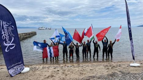 193 часа в холодной воде: омичи установили мировой рекорд в заплыве по Байкалу