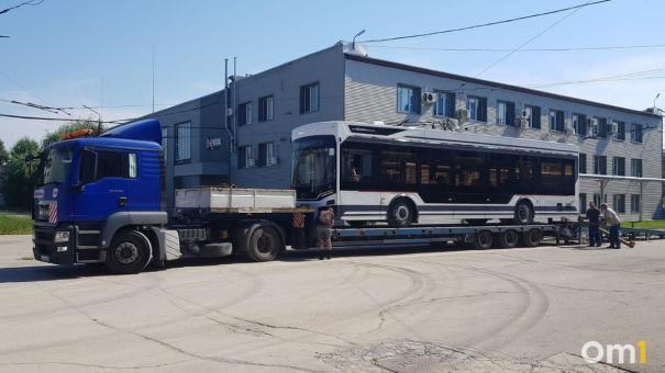 В Омск в ближайшие выходные прибудут два новых троллейбуса «Адмирал»