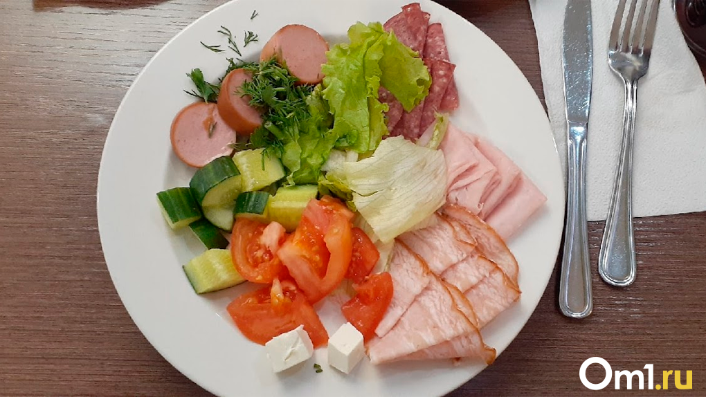 Три дня кошмара: жительница Новосибирска отравилась мясом и салатом из супермаркета