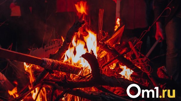В Омской области из-за неисправной печи полностью сгорели четыре жилых дома