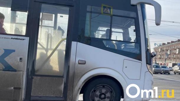 Проезд в омской маршрутке подорожал до 102 рублей