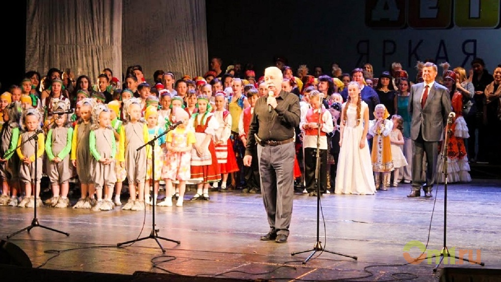 Якубович поздравил омичей с Днем защиты детей и выступил в омском ТЮЗе