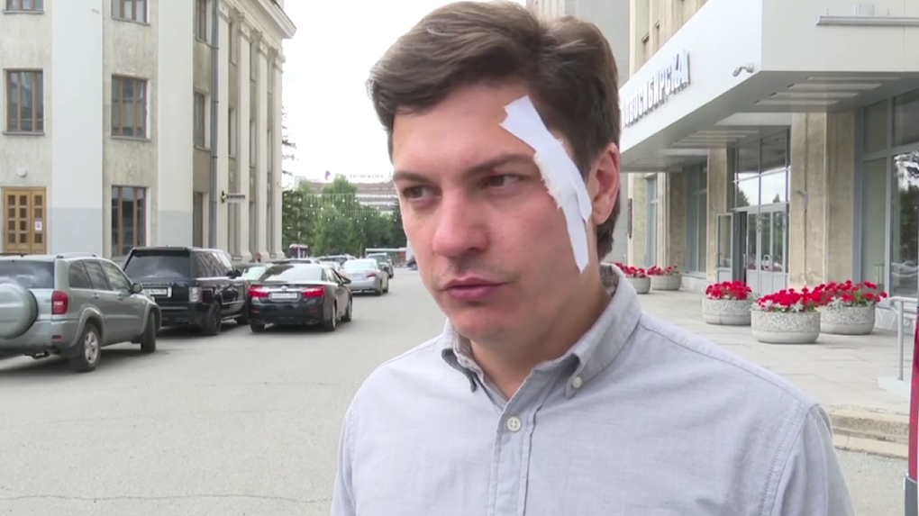 Выбили дверь и травмировали: вице-мэр Новосибирска Артём Скатов рассказал, как проходили обыски