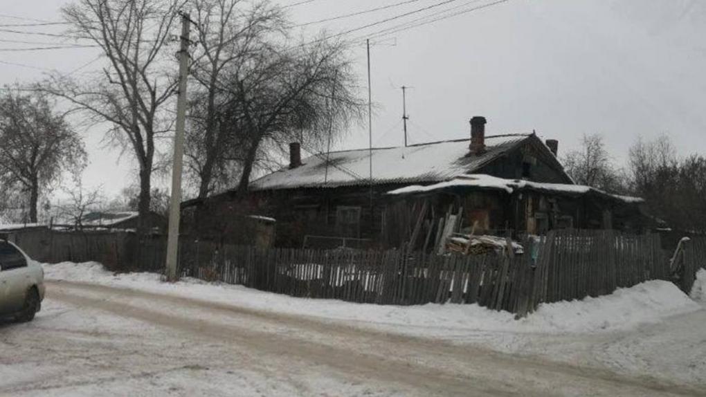 В Омске девять лет не могут расселить жильцов из аварийного дома