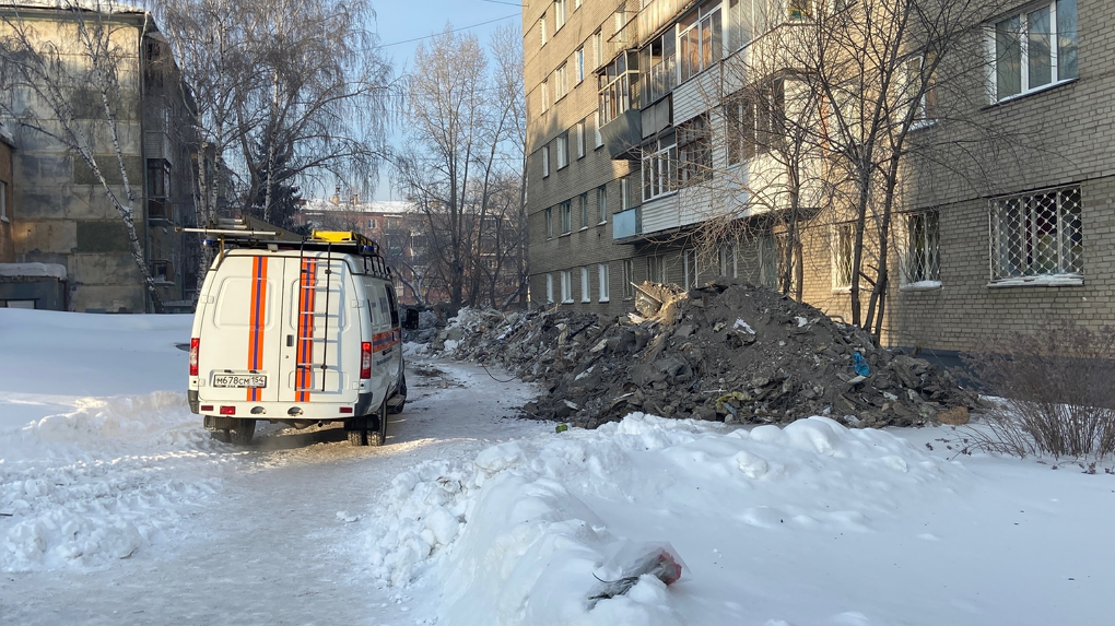 Из-за угрозы обрушения в мэрии Новосибирска торопятся снести дом на Линейной, где взорвался газ