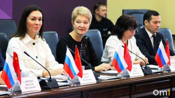 В Омске планируют провести турнир по шахматам с Китаем