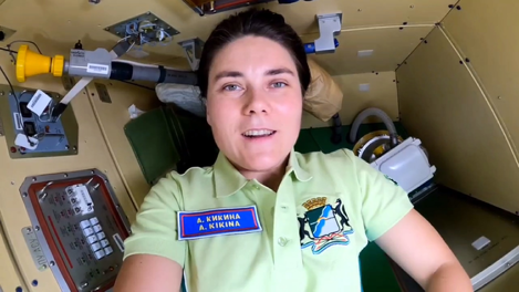 Новосибирская космонавтка Анна Кикина показала, как ходят в туалет на МКС. ВИДЕО