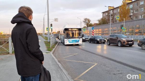 Как просили. В Омске работают два укороченных автобусных маршрута